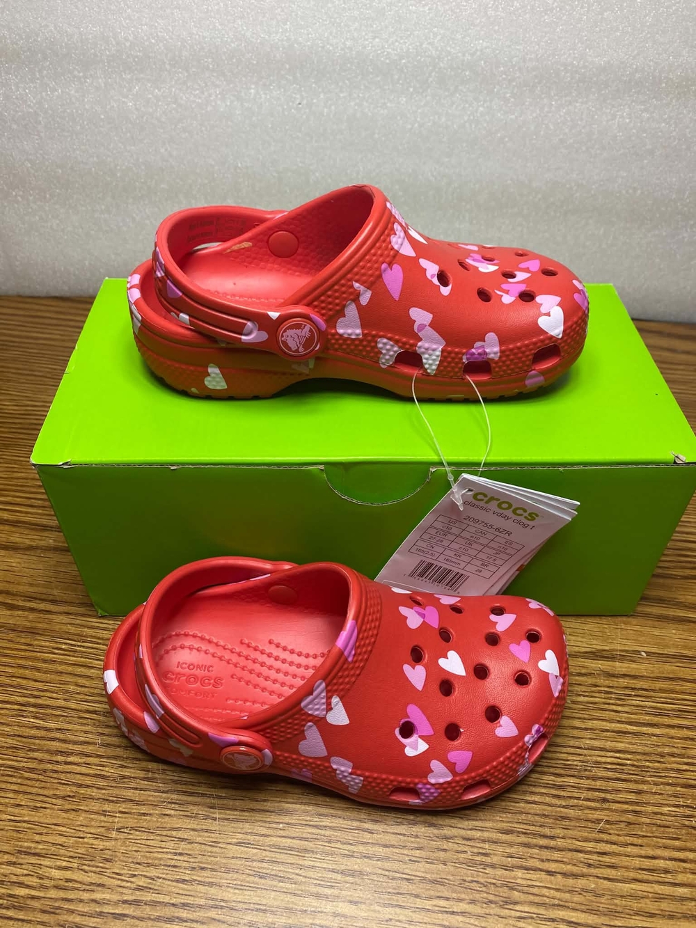 Crocs Classic Valentine’s Day Clog Kids Size C10 Red Slip On Comfort Lightweight